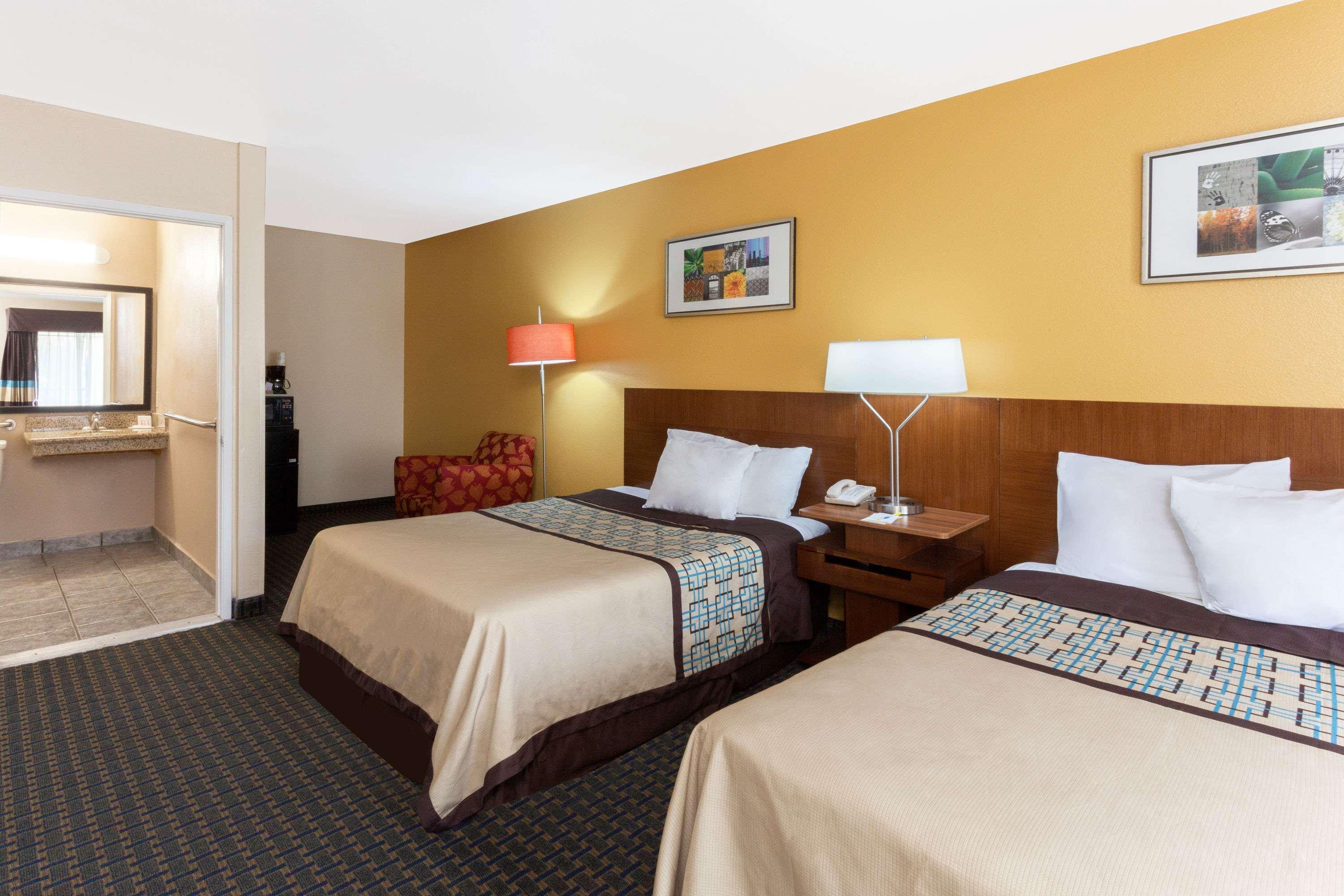 Days Inn By Wyndham Mission Valley-Sdsu San Diego Eksteriør billede
