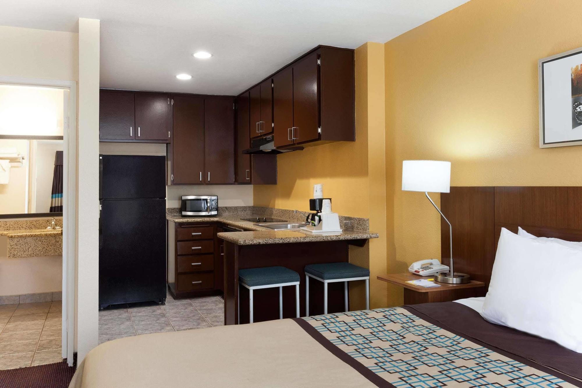 Days Inn By Wyndham Mission Valley-Sdsu San Diego Eksteriør billede